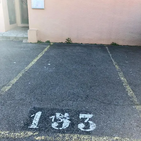 別荘 Dans La Pinede *