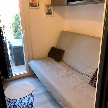 Dans La Pinède *