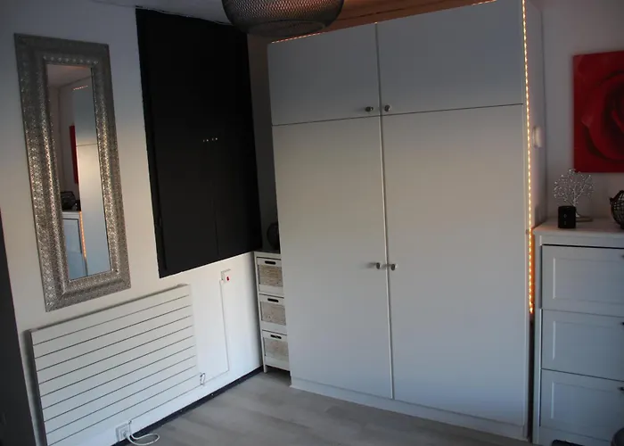 Dans La Pinède * Agde