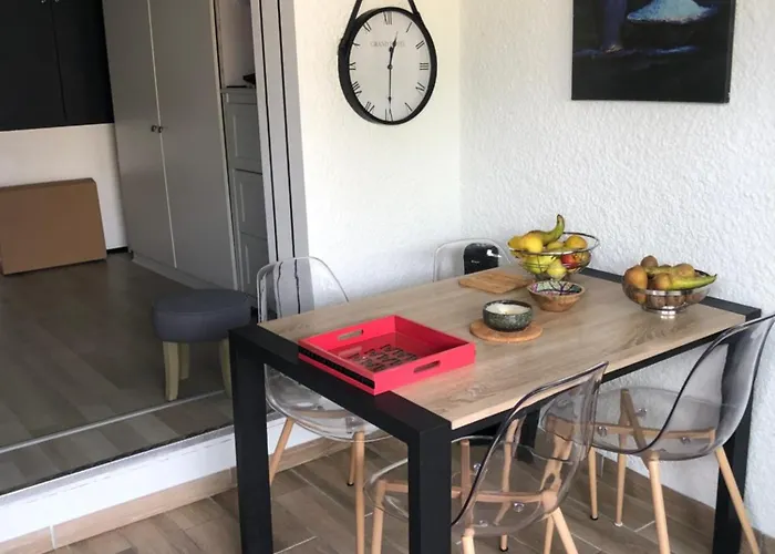 Dans La Pinède * Agde